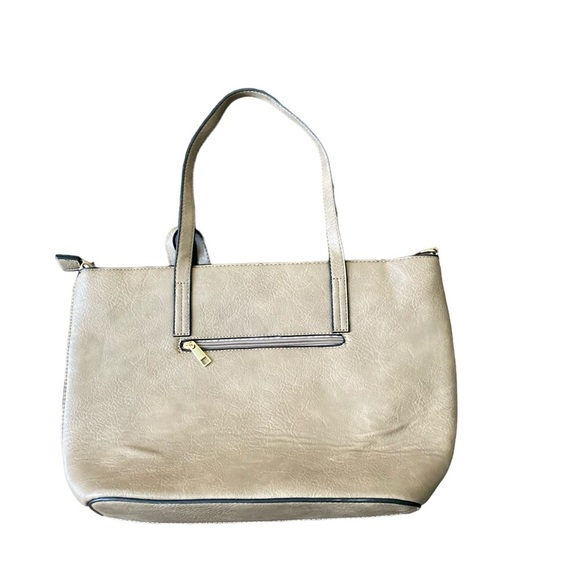 Purse with matching wristlet - Picture 2 of 9